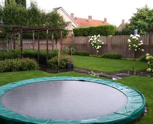 Tuinaanleg met trampoline Rosmalen