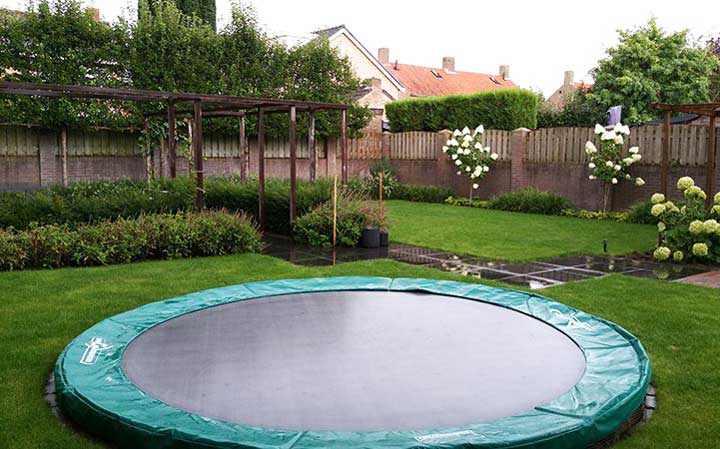 Trampoline ingraven