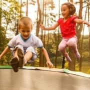 Trampoline zelf ingraven of toch liever laten doen? Bersselaar Groen informeert u over de stappen die u moet doorlopen.