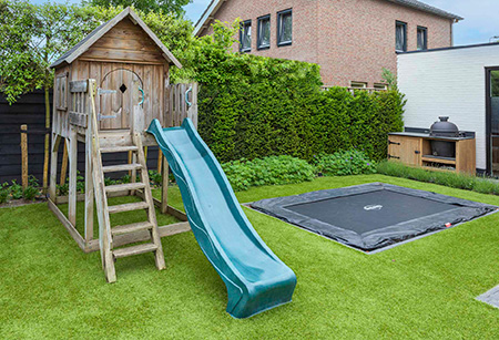 trampoline ingraven en speeltoestel plaatsen in Rosmalen